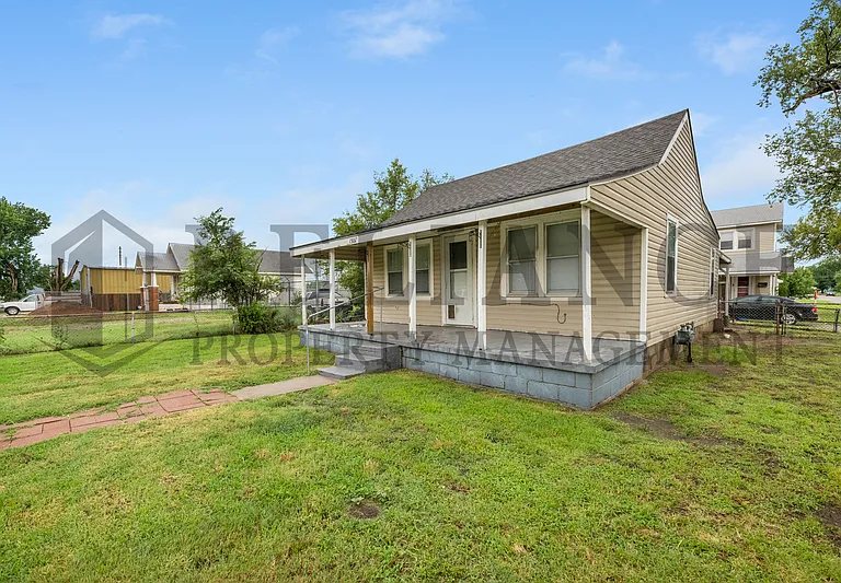 1501 S Walnut St — Photo 6