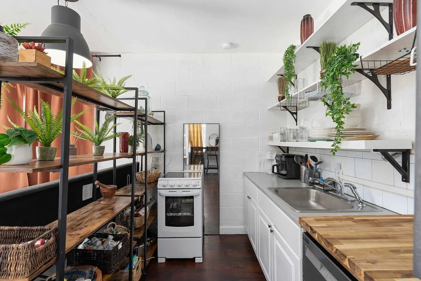 2242 E Sheridan St — Photo 1