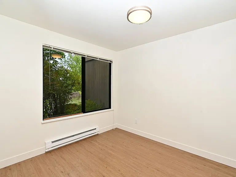 Westwind Apartments — Photo 7