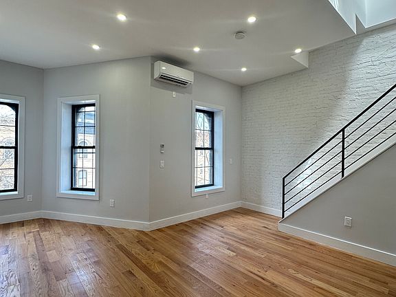 2nd image of 1386 Jefferson Ave #3B