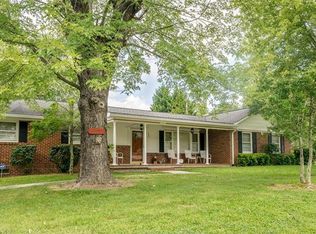525 Carson Dr, Hendersonville, NC 28791