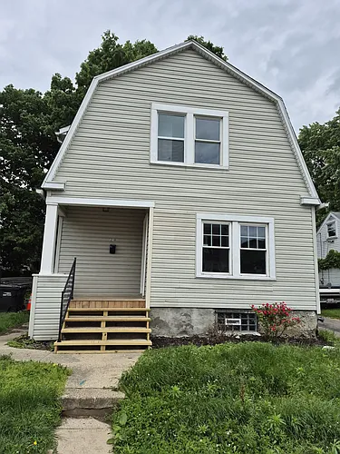 210 S Hedges St Photo 1