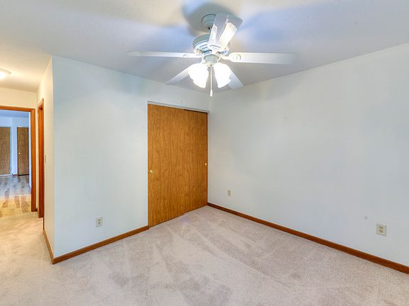 4th image of 340 Sunderland Rd #23D