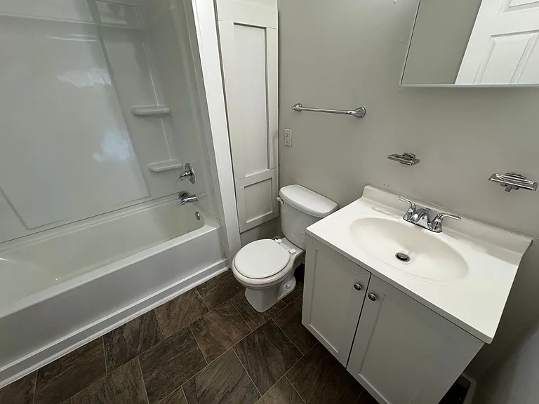 1136-1138 Fairfield Ave — Photo 17