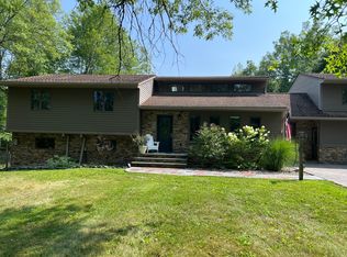 16 Gibbons Ln, New Paltz, NY 12561