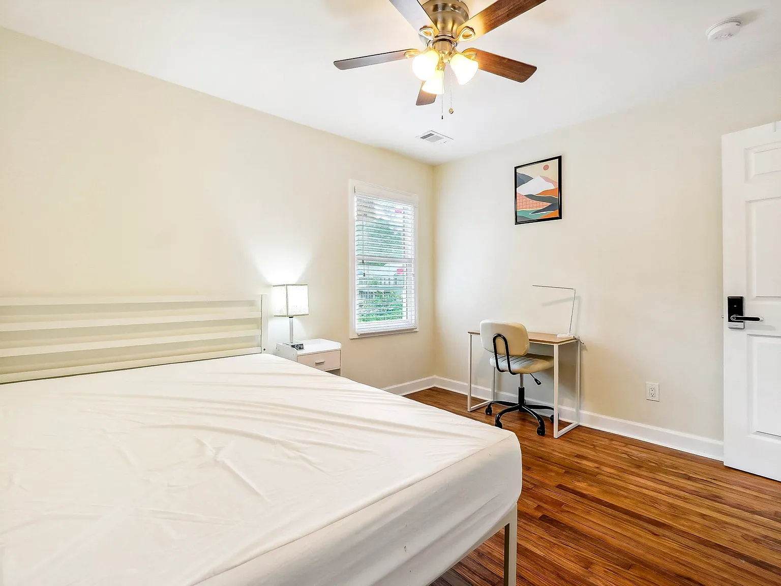 4 bed, 6.0 bath, 3000 sqft, $750 — Photo 2