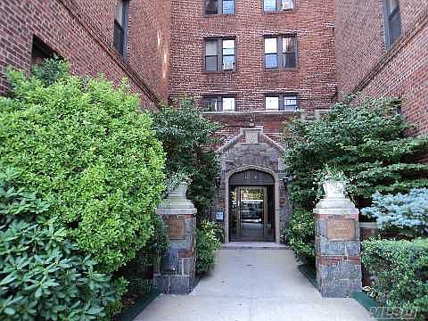2nd image of 16710 Crocheron Ave APT 2R
