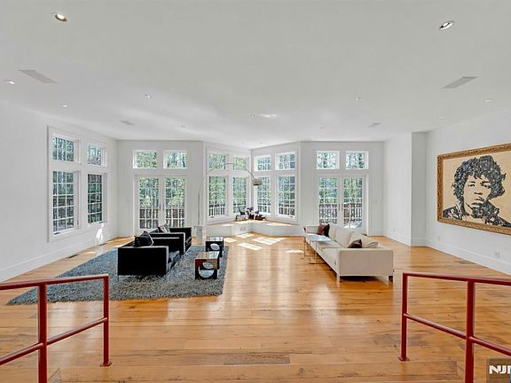 4th image of 7 Charney Pl