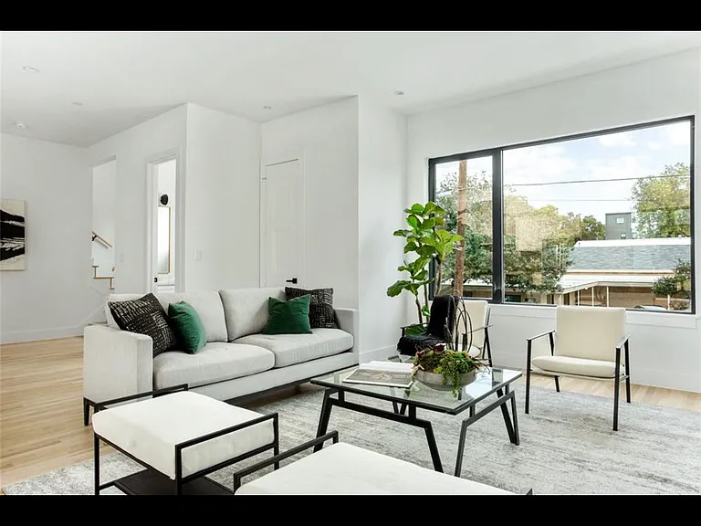 2633 Reagan St #203 — Photo 22