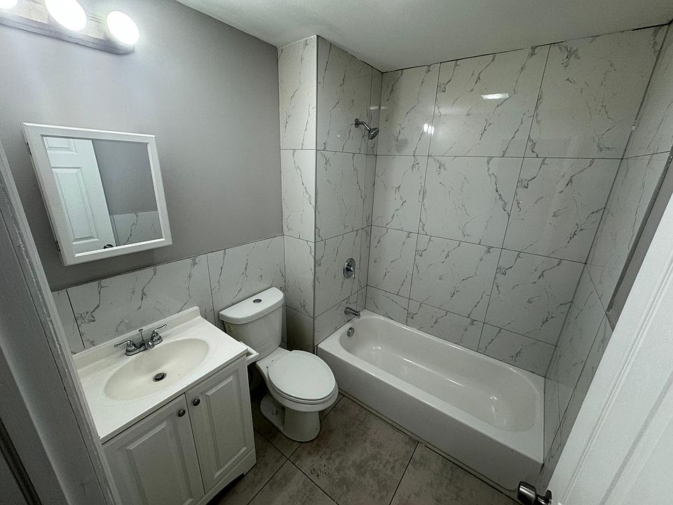 2nd image of 302 Halsted St #6B