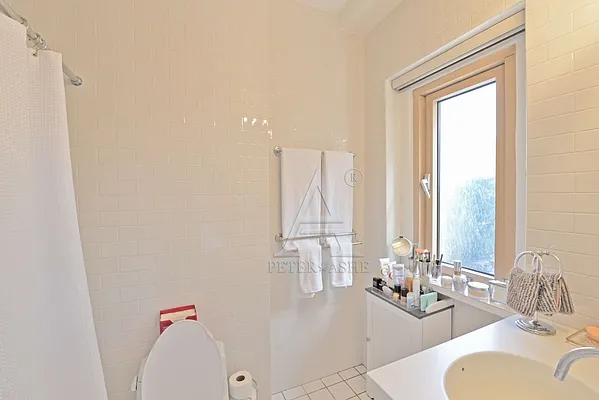 Rented by Peter Ashe | media 8