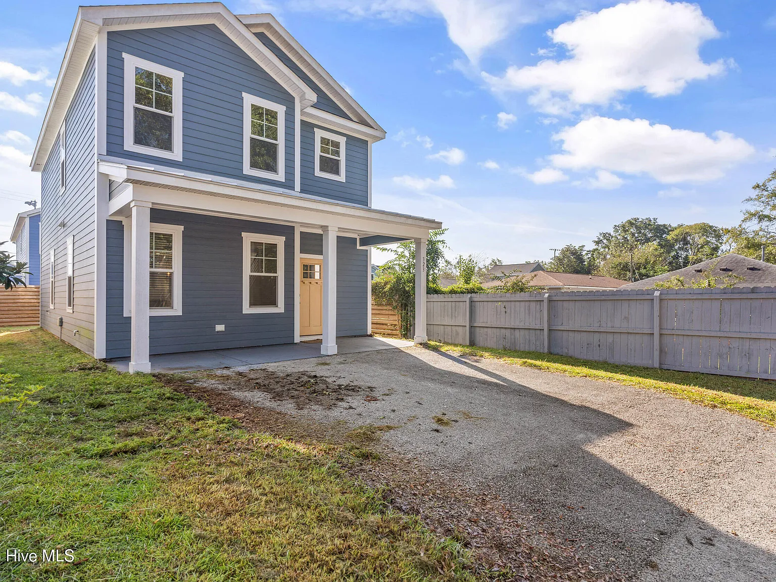 3 bed, 2.5 bath, 1546 sqft, $2,200 — Photo 3