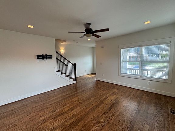 5th image of 1107 Leland Ave