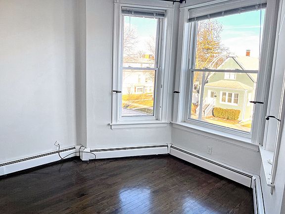 3rd image of 825 Beloit Ave #2