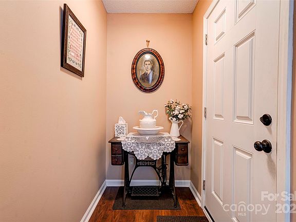5th image of 210 Keltic Meadows Dr