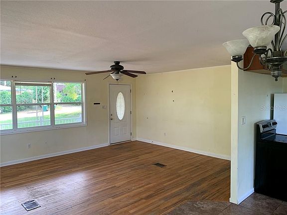 5th image of 400 Forest St