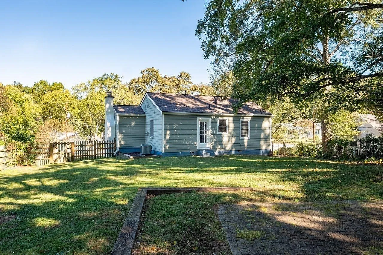 2309 Wallace Dr — Photo 3
