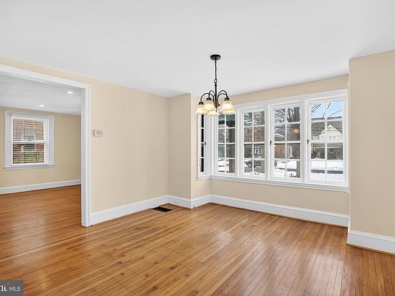 4th image of 1183 Jericho Rd