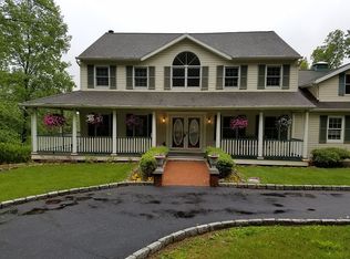 630 Barrett Hill Rd, Mahopac, NY 10541