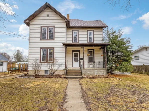 605 N 6th St, Oregon, IL 61061