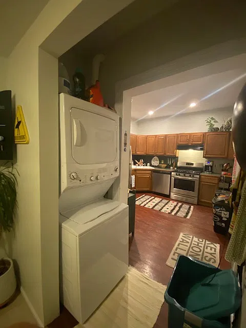 2 bed, 1000 sqft, $1,600 — Photo 3