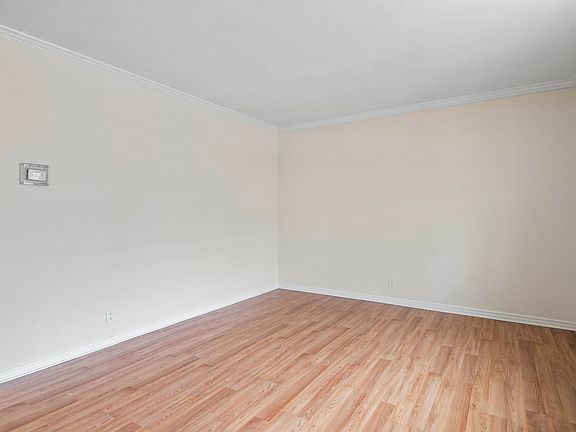 3rd image of 2037 23rd St