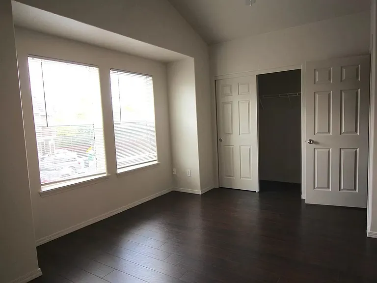 8654 NE Hyde Park Ln — Photo 13