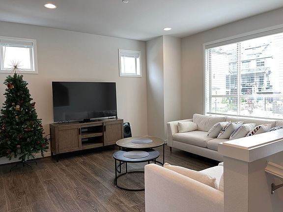 5th image of 1123 7th Ave NE