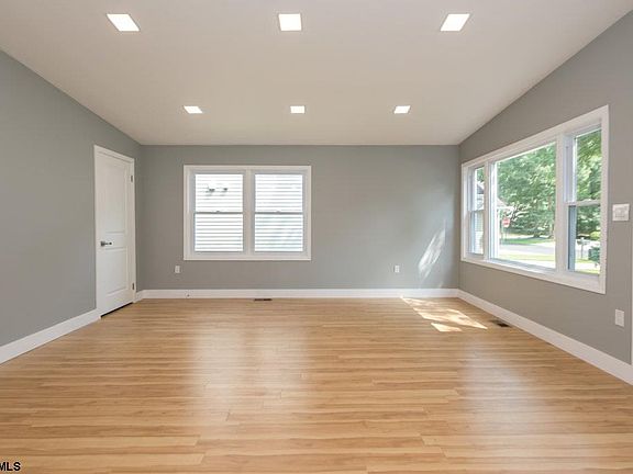3rd image of 704 Osprey Ct