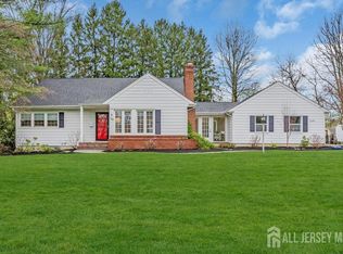 110 Spring Crest Dr, Hightstown, NJ 08520