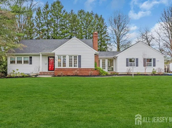 110 Spring Crest Dr, Hightstown, NJ 08520