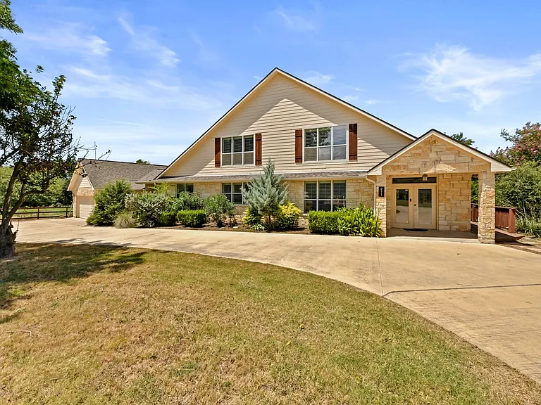 211 Moore Ln — Photo 1
