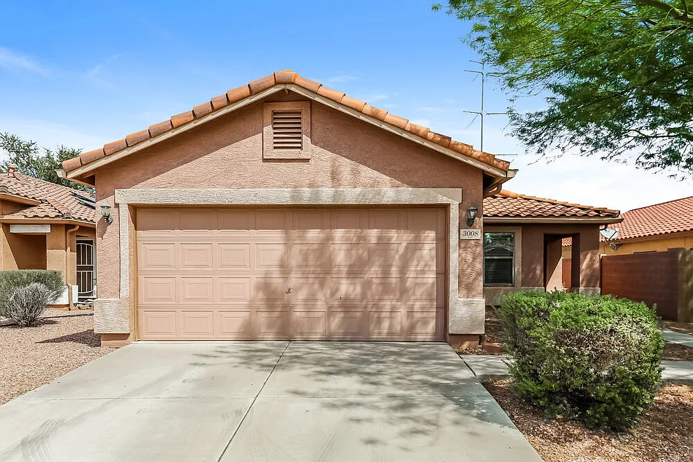 4 bed, 2.0 bath, 1524 sqft, $2,310 — Photo 1