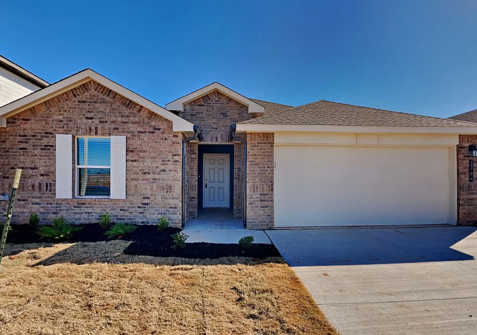 Very Nice 4 Bedroom 2 Bath Home in Yukon Schools — Photo 1