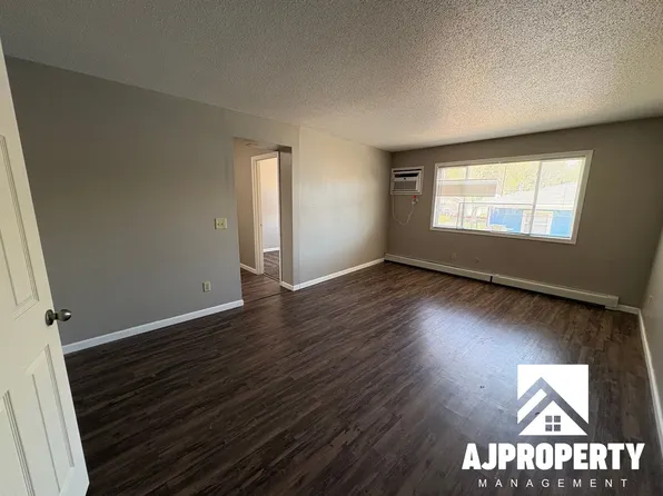 3309 South Elmwood Avenue, 3309 S Elmwood Ave #2, Sioux Falls, SD 57105