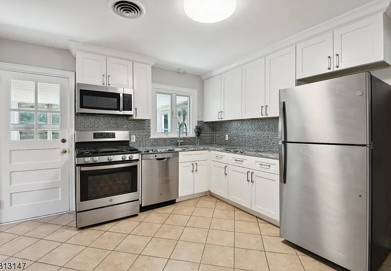 990 Washington Ave — Photo 7