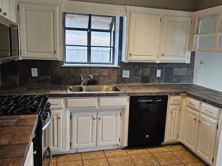 1029 Hunters Glen Cir — Photo 10