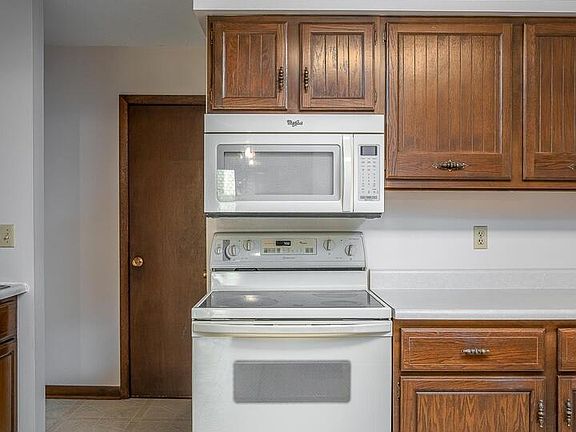 4th image of 3529 N Elmwood Ave