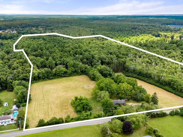 84 Robinson Rd, Rochester, MA 02770