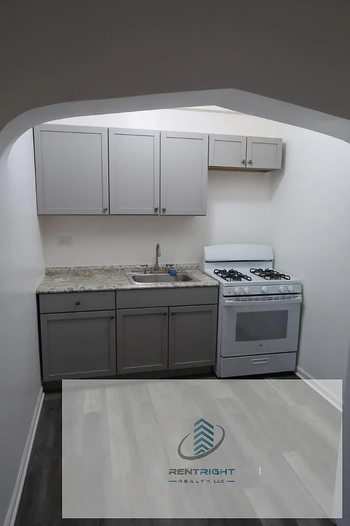 Studio, 1.0 bath, 500 sqft, $1,300 — Photo 2