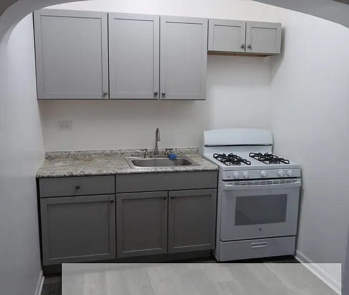 4477 N Elston Ave #108 — Photo 2