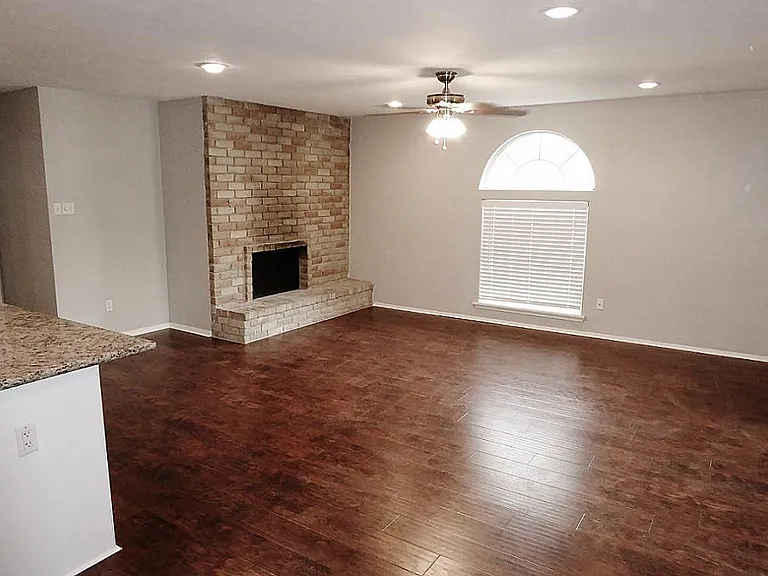 4406 Kinloch Dr — Photo 10