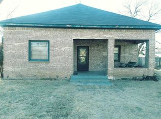 212 S Vine St, Claude, TX 79019