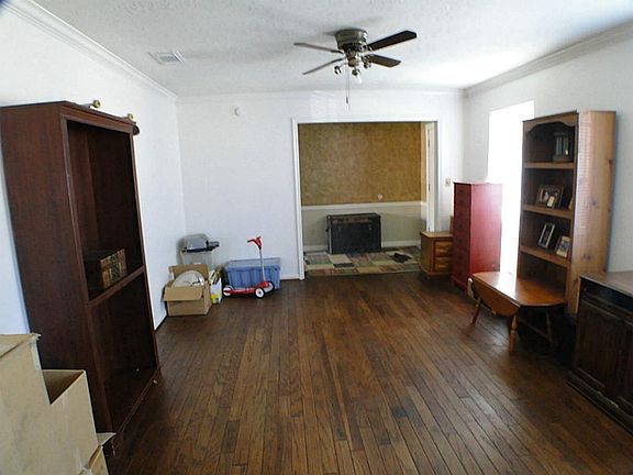 3rd image of 10802 Glenway Dr