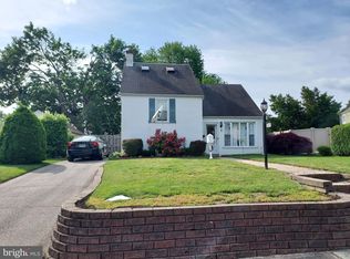 837 Clyde Ln, Philadelphia, PA 19128