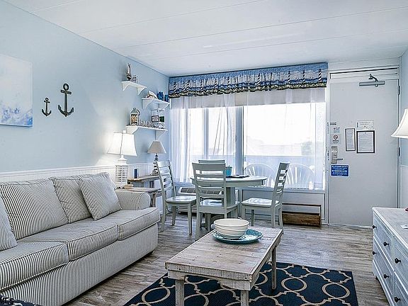2nd image of 870 E 7th St #303