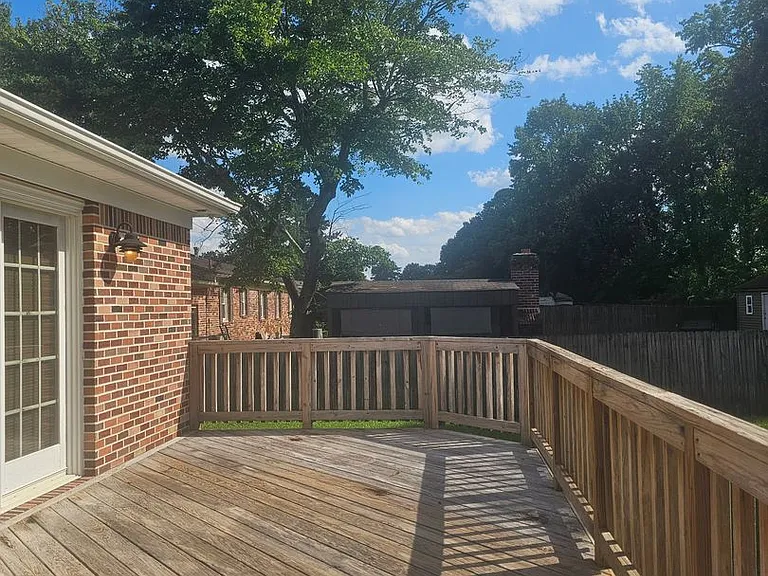 1068 Sharon Dr — Photo 29