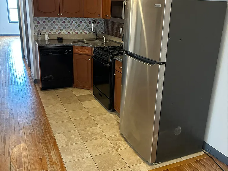 294 Randolph Ave #2 — Photo 8