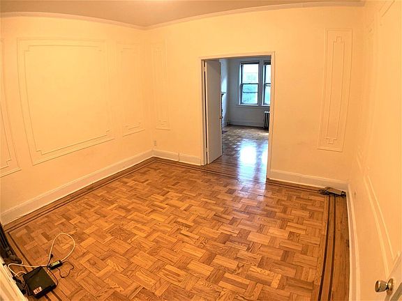 3rd image of 4833 40th St