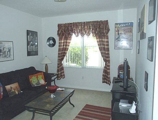 TL5P108MC-family-room